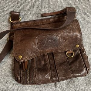 Distressed vintage fossil shoulder bag!